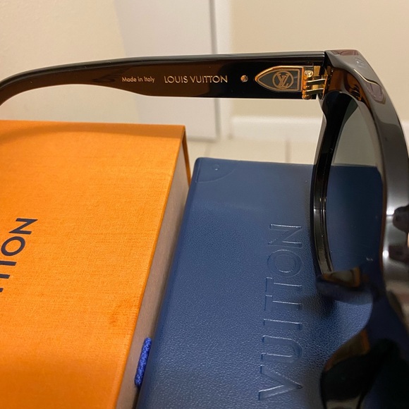 LOUIS VUITTON MONOGRAM ROUND SUNGLASSES BLACK AND GOLD - Picture 6 of 9